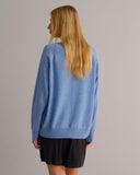 Mamu blue cashmere sweatshirtspun from 100% pure cashmere with a soft touch feel that skims the body. 